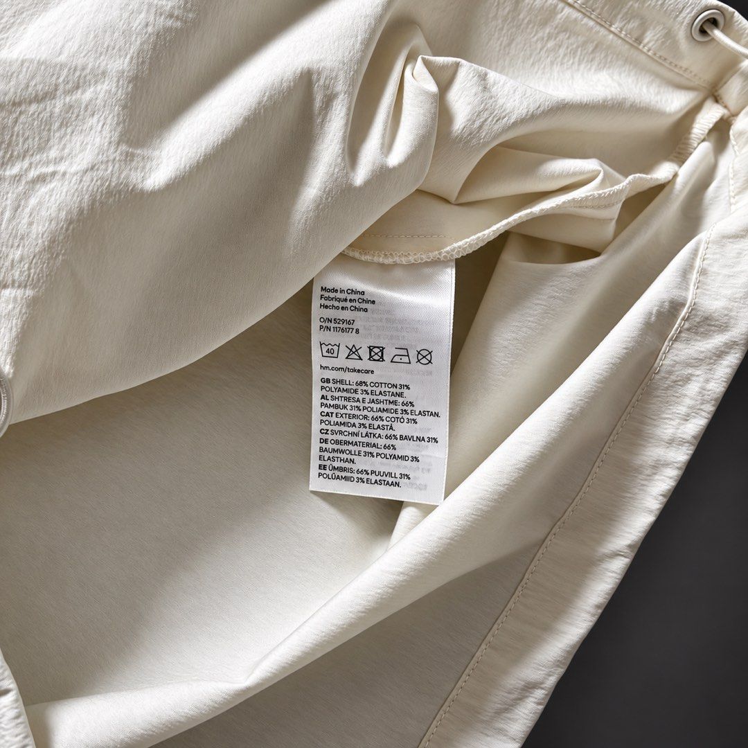 H&M UTILITY POLO SHIRT (Category: Tshirts & Polo Shirts ) located in Taguig. Submitted by clarrk95 (Listing ID 1470893930, Image 3). Description: H&M Utility Polo Shirt Size: S-Asia (Tag) Length: 26.5inches Width: 20inches PRICE: ₱350 only! ✅ brandnew condition ✅ add shipping fee ✅ ignoring LP inquiry Shipping: Lalamove | J&T | LBC Location: Taguig📍 Payment: Gcash | Bank | Cash FB: THRFT IG: thrft_25 DM for more detailed pics.📩.