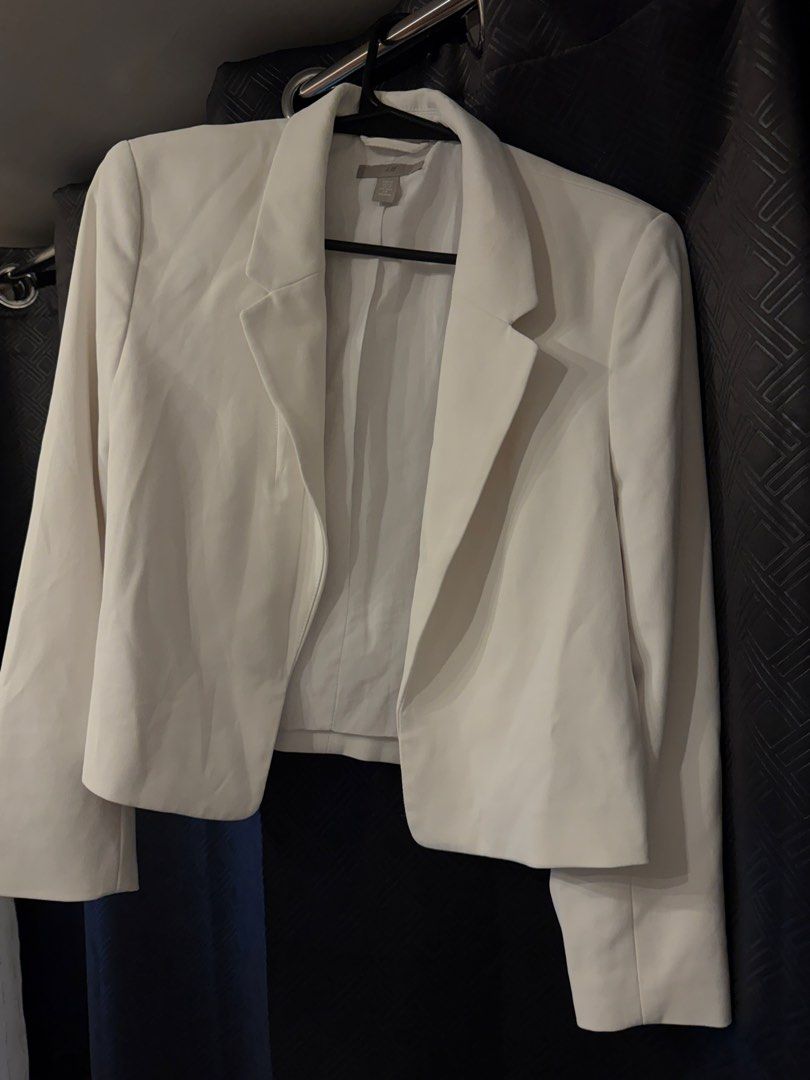 H&M White Blazer Size XS (Category: Coats, Jackets and Outerwear) located in Manila. Submitted by calmgem24 (Listing ID 1470866293, Image 1). Description: - Brand: H&M - Size: XS - Color: White - Style: Classic lapel collar, open front - Condition: Great shape, worn only a couple of times - Versatility: Perfect for office wear or casual outings.