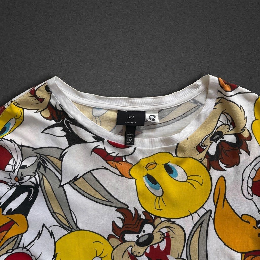 H&M x WARNER BROTHERS FULL-PRINT SHIRT (Category: Tshirts & Polo Shirts ) located in Taguig. Submitted by clarrk95 (Listing ID 1470894607, Image 2). Description: H&M x Warner Brothers Full-Print Shirt Size: XL (Tag) Length: 27.5inches Width: 21inches PRICE: ₱350 only! ✅ Very good condition ✅ add shipping fee ✅ ignoring LP inquiry Shipping: Lalamove | J&T | LBC Location: Taguig📍 Payment: Gcash | Bank | Cash FB: THRFT IG: thrft_25 DM for more deta