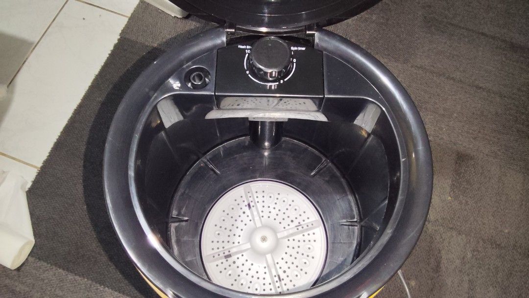Hodekt Mini Washing Machine (Category: Washing Machines and Dryers) located in Imus. Submitted by zxchelle (Listing ID 1470839479, Image 2). Description: Good as new Used 5 times only No Issue.