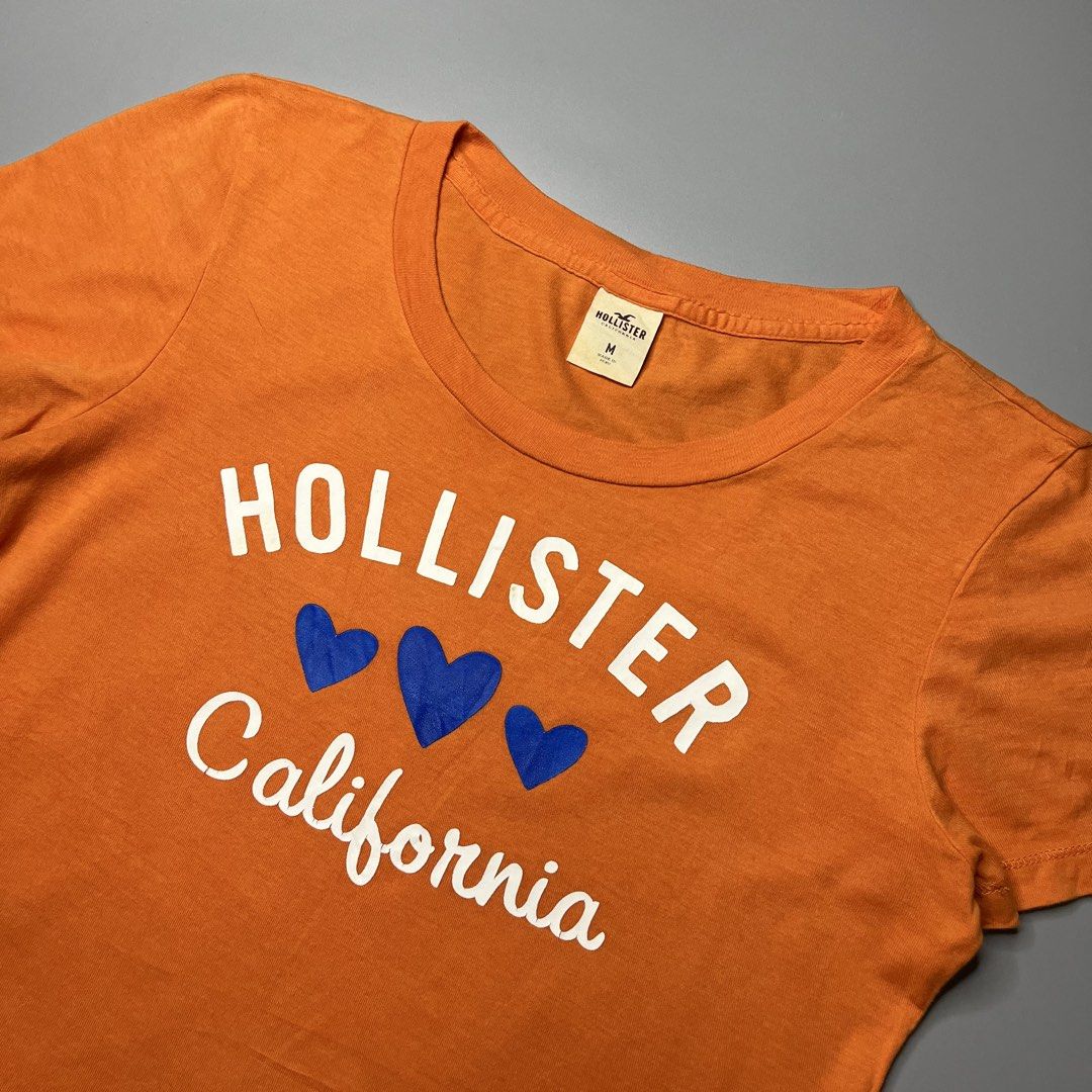 HOLLISTER (Category: Shirts) located in Manila. Submitted by aaaaaahhhhhh (Listing ID 1470846249, Image 2). Description: Medium 17.5W 25.5L Cut washtag, Minimal crack, dot stain Lalamove or J&t Express + Shipping fee.