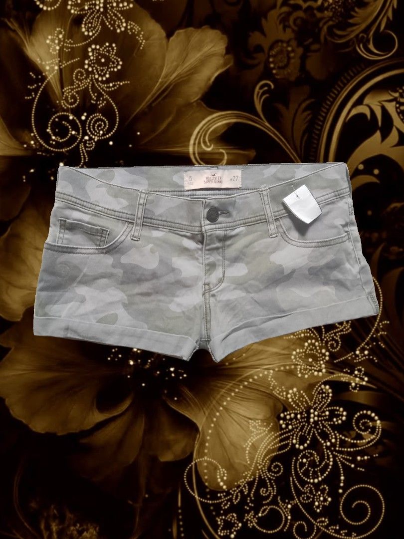 hollister camo shorts (Category: Shorts) located in Lopez. Submitted by aikyeepy (Listing ID 1470819180, Image 1). Description: Rolled Hem Shorts.