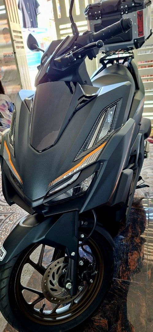 Honda Click 160 (Category: Motorbikes for Sale) located in Cabuyao City. Submitted by brio3 (Listing ID 1470762460, Image 1). Description: Honda Click 160 2026 Gunpowder black metallic Smart key ignition system eSP+ technology 4 valves Well maintained No issues Original OR/CR LTO registered until 2029 Rear bracket and top box are not included Location is Cabuyao, Laguna for interested buyers call or txt 09777009454.