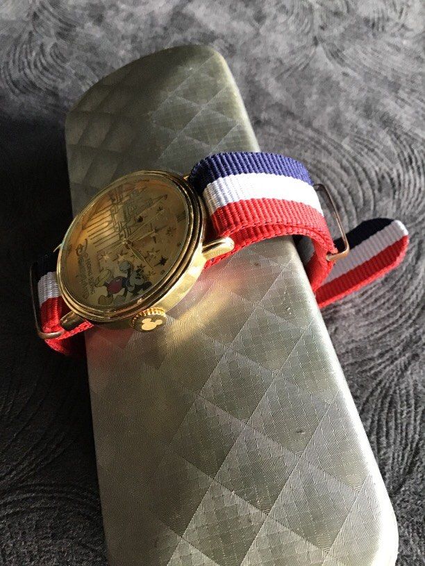 Hongkong Disney watch Quartz (Category: Luxury Watches) located in Baguio. Submitted by agozun61 (Listing ID 1470774116, Image 3). Description: Hongkong Disney watch Quartz authentic.Gold plated good running condition..