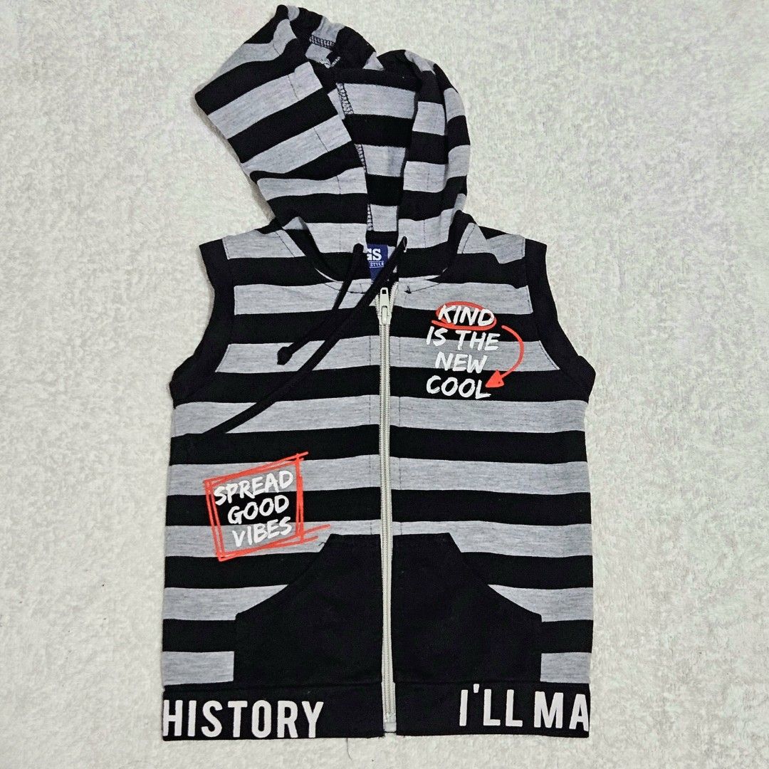 Hoodie Jacket (For Toddler) (Category: Babies & Kids Fashion) located in Pasig City. Submitted by ela_zen15 (Listing ID 1470785325, Image 1). Description: Sleeveless Jacket 1 to 2 yrs old Can do lalamove sagot nyo po sf.