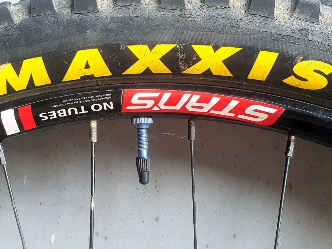 Hope pro4 wheelset (Category: Bicycles) located in Quezon City. Submitted by olxph_935890903 (Listing ID 1470771793, Image 3). Description: hope pro4 hub 12x 142mm stans no tube rim maxxis tires 27.5 13k.