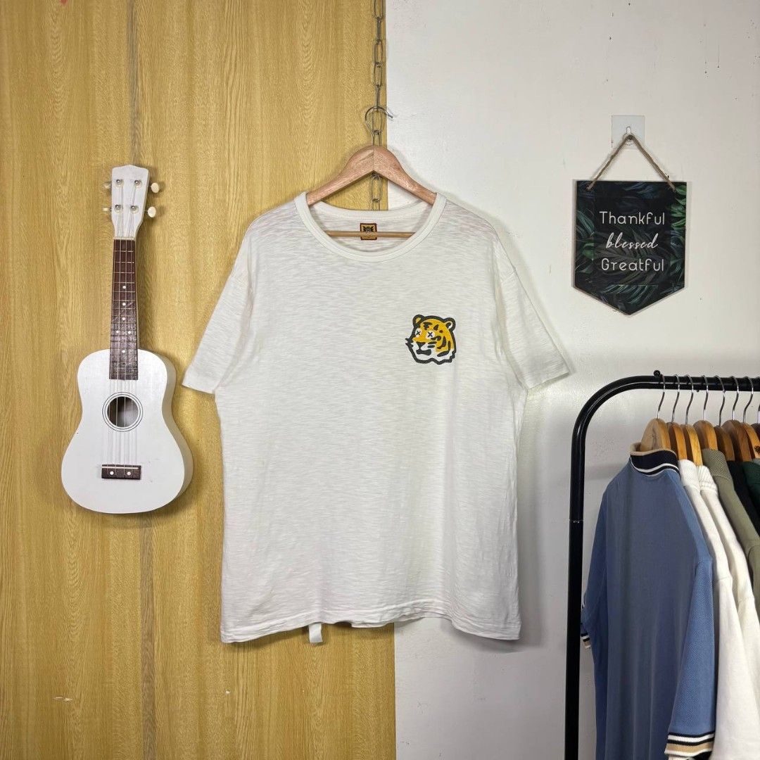 HUMAN MADE (Category: Tshirts & Polo Shirts ) located in Manila. Submitted by hiddengems1602 (Listing ID 1470743922, Image 1). Description: Size L on tag Dimensions: 23x29 Color Rate: 9.5/10 Excellent Condition Issue: Need wash!.