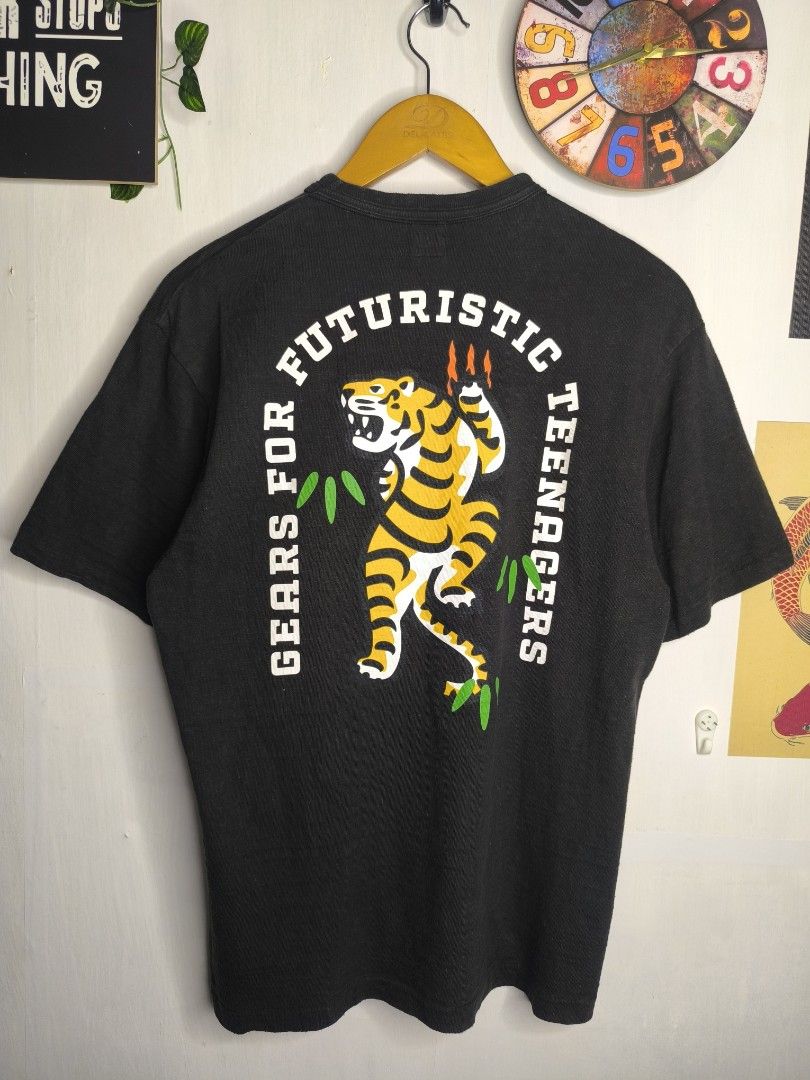 HUMAN MADE (Category: Tshirts & Polo Shirts ) located in Puerto Princesa. Submitted by thriftykoi (Listing ID 1470929854, Image 2). Description: Dimensions: 19.5 x 27 Size: M Color Rate: 9/10 Condition: 9/10 Issue: ❌❌.
