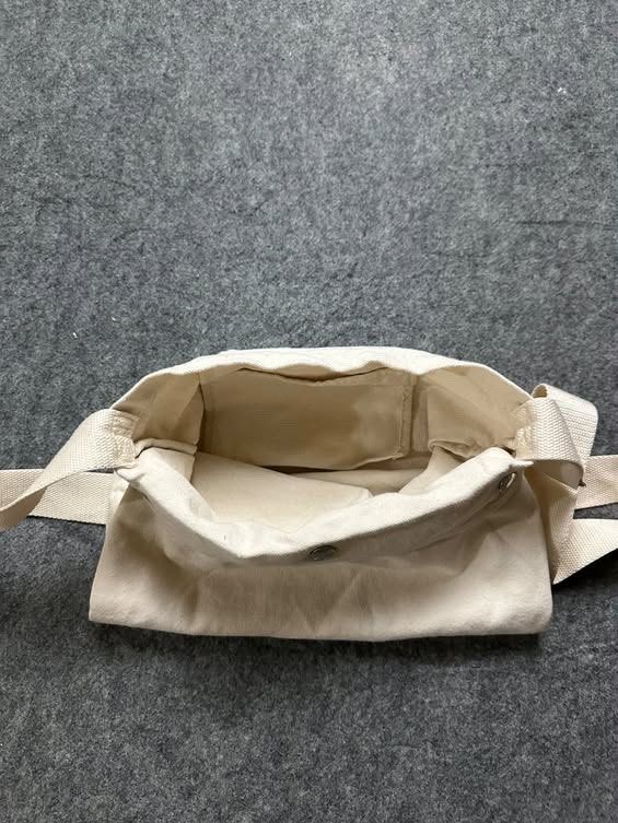 Human Máde 2-Way Canvas Shoulder Bag (Category: Luxury Bags & Wallets) located in Zamboanga. Submitted by swayporgy (Listing ID 1470869639, Image 3). Description: .