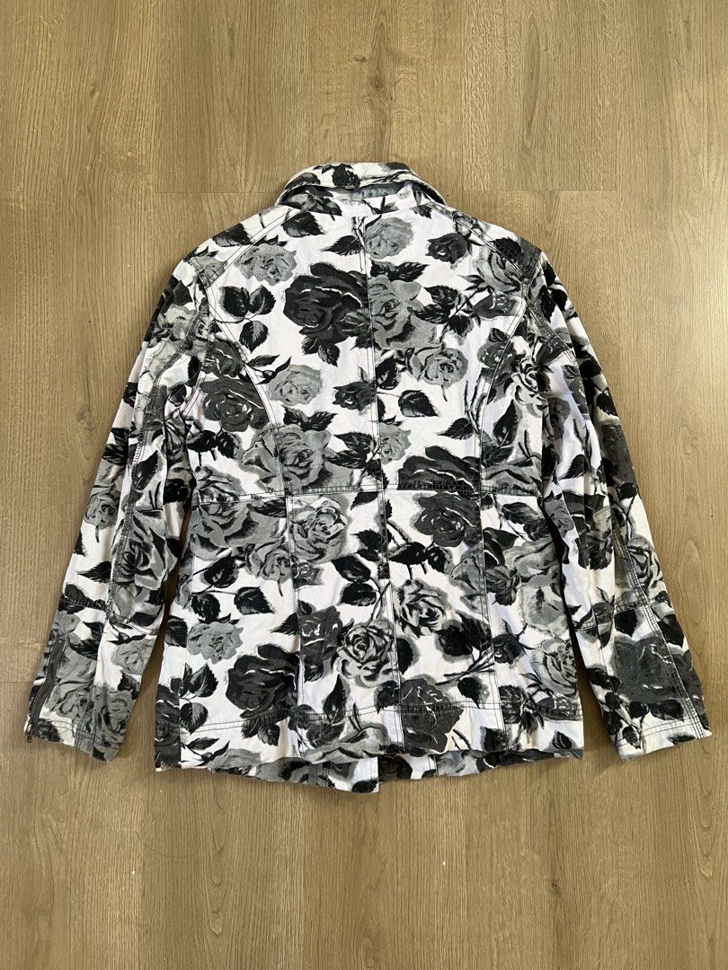 Hurley Rose Floral Toggle Button Jacket (Category: Coats, Jackets and Outerwear) located in Angeles City. Submitted by mark.happenss (Listing ID 1470820974, Image 3). Description: Hurley Monochrome Rose Floral Toggle-Button Jacket Waist: 18 Length: 26.