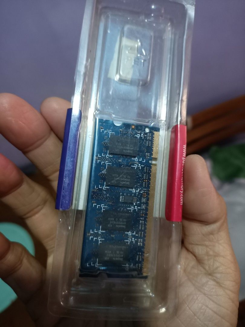 Hynix 1GB PC2-6400S Laptop RAM SODIMM Memory (Category: Computer Parts) located in Taguig. Submitted by grandfish_55ab5c (Listing ID 1470928127, Image 2). Description: - Brand/Model: Hynix 1GB 2Rx16 (HYMP112S64CR6-S6 AB-C) - Speed & Spec: PC2-6400S-666-12, 800MHz, CL6 - Form Factor: 200-pin SODIMM for older laptops and notebooks - Condition: Clean pins, tested, and ready to install.