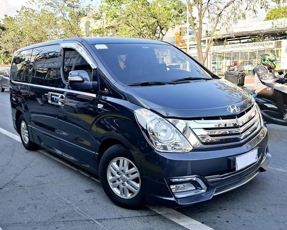 Hyundai STAREX VIP ROYALE Auto (Category: Used Cars) located in Manila. Submitted by colynsantos (Listing ID 1470806928, Image 3). Description: 2017 Hyundai Starex Vip Royale 𝙒𝙀 𝘼𝘾𝘾𝙀𝙋𝙏 𝙏𝙍𝘼𝘿𝙀 𝙄𝙉 𝘼𝙉𝘿 𝙁𝙄𝙉𝘼𝙉𝘾𝙄𝙉𝙂‼️ 𝗖𝗮𝗹𝗹 𝗼𝗿 𝗺𝗲𝘀𝘀𝗮𝗴𝗲 𝘂𝘀 𝗳𝗼𝗿 𝗺𝗼𝗿𝗲 𝗱𝗲𝘁𝗮𝗶𝗹𝘀‼️ ☎️📞: 0️⃣9️⃣2️⃣7️⃣4️⃣9️⃣7️⃣7️⃣8️⃣9️⃣7️⃣ Mileage 28tkm ORIGINAL MILEAGE Almost brand new Slightly USED All ORIGINAL Captain SEATS.