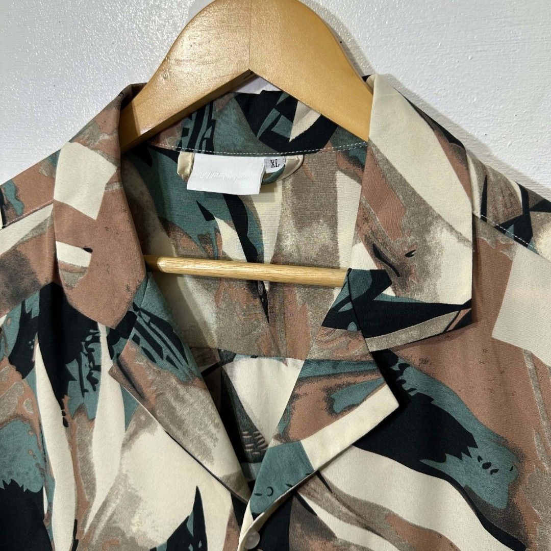 #I021 VIP Abstract Printed Open Collar Button Shirt (Category: Activewear) located in Tagum. Submitted by eightrags (Listing ID 1470863710, Image 3). Description: #I021 VIP Abstract Printed Open Collar Button Shirt XL 24.5 W 30.5 L Good as new condition 400.