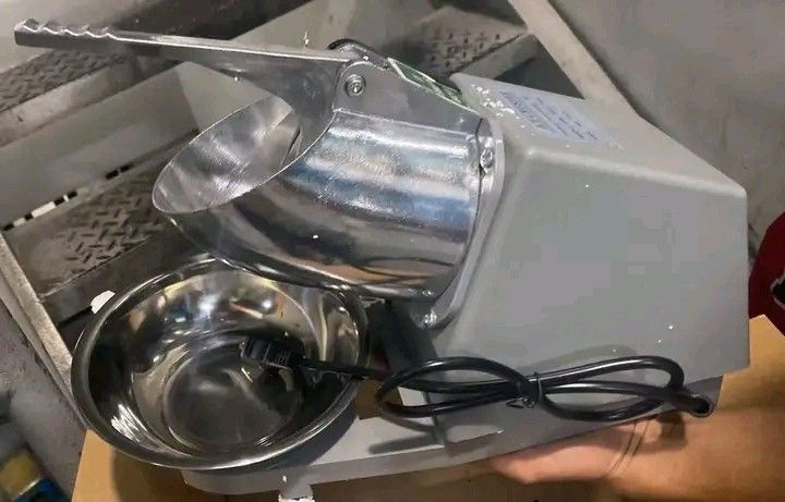 Ice Smashing Machine (Metal) (Category: Everything Else Others) located in Makati City. Submitted by oideme (Listing ID 1470820292, Image 1). Description: .
