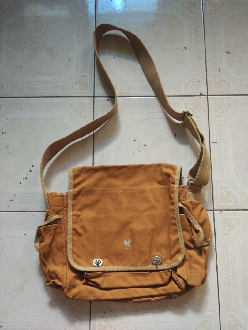 Ichizawa Japan Messenger Bag (Category: Luxury Bags & Wallets) located in Pasay City. Submitted by denimdude.ph (Listing ID 1470846271, Image 1). Description: made in Japan.