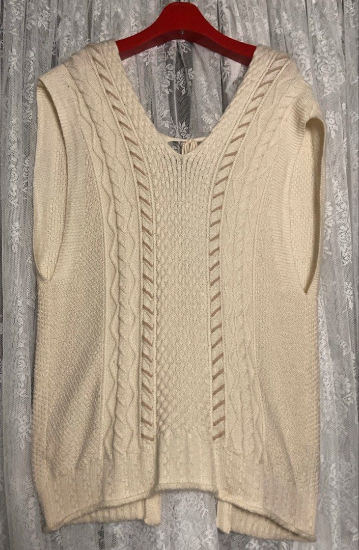 initial Oversized Cream Open Back Ribbon Tie Cable Knit Sweater Vest (Category: Sleeveless) located in Caloocan City. Submitted by declutteringph. (Listing ID 1470791628, Image 3). Description: No Size on the tag! Dimensions: (inches) Bust width: 20” - 30” Body Length: 28,” .