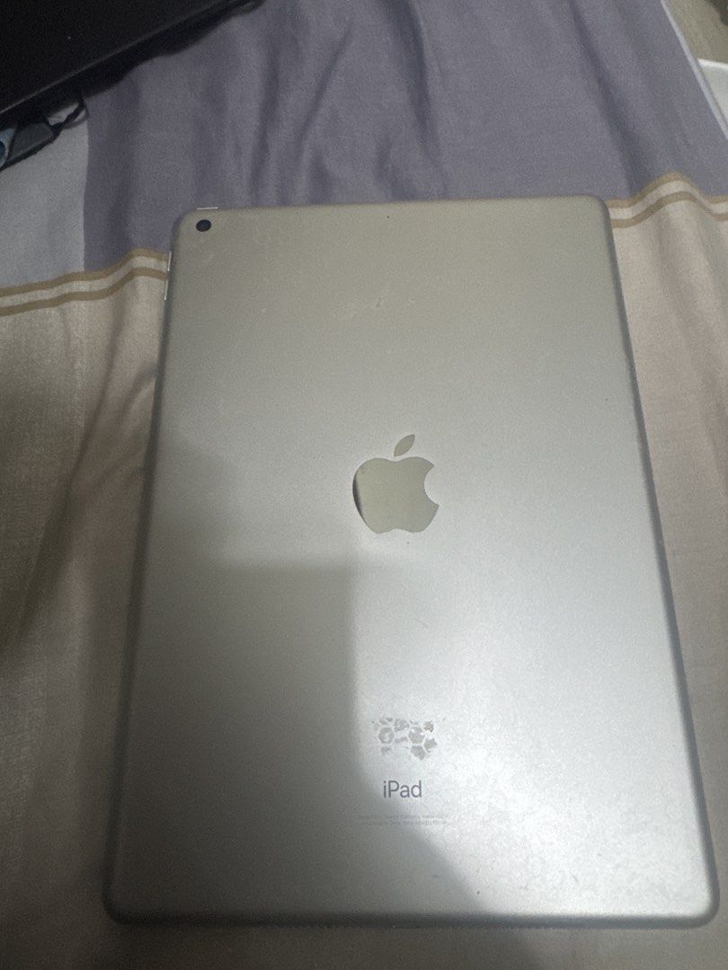 iPad 8 （分類：平板電腦 - iPad）位於 Hong Kong。 由 lut88893 提交（商品編號 1470838792，圖片 2）。簡介： 連埋支Apple Pencil。