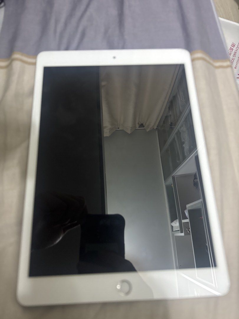 iPad 8 （分類：平板電腦 - iPad）位於 Hong Kong。 由 lut88893 提交（商品編號 1470838792，圖片 1）。簡介： 連埋支Apple Pencil。