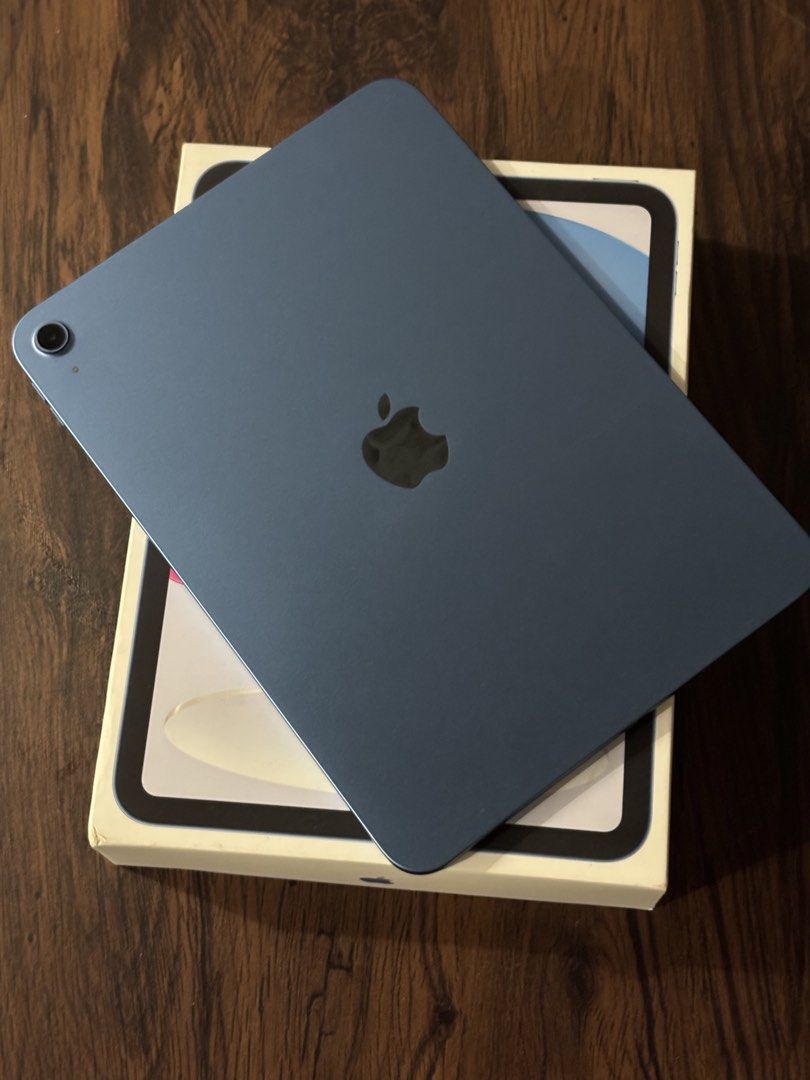 iPad A16 11th Gen Blue 128GB (Category: iPad) located in Muntinlupa City. Submitted by revlis01 (Listing ID 1470860222, Image 2). Description: For sale personal iPad A16 11th Gen 128GB - No issues - withh super minimal dent but unnoticeable - 97% Battery Health - Warranty until April 2027 po Rfs: Natambak nalang po and hindi na nagagamit Meet up: Muntinlupa Area or San Pedro Laguna.