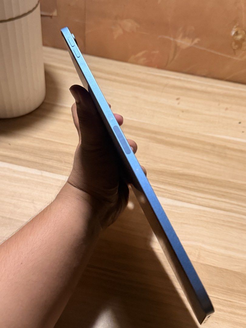iPad Air 5 M1 64GB (Category: iPad) located in Manila. Submitted by yowhann_uy (Listing ID 1470907309, Image 3). Description: iPad Air 5 M1 • Bought September 2023 • Storage: 64GB • Connectivity: Wi-Fi Only • Display: 10.9-inch Liquid Retina • iOS 26.7.2 (Can be upgraded to iOS 27!) Inclusions: Unit and charger only. Price is negotiable. RFS: Funds for my first undergraduate recital. 🎶 Issues • Touch ID no longer works. • Few wears and dents on 