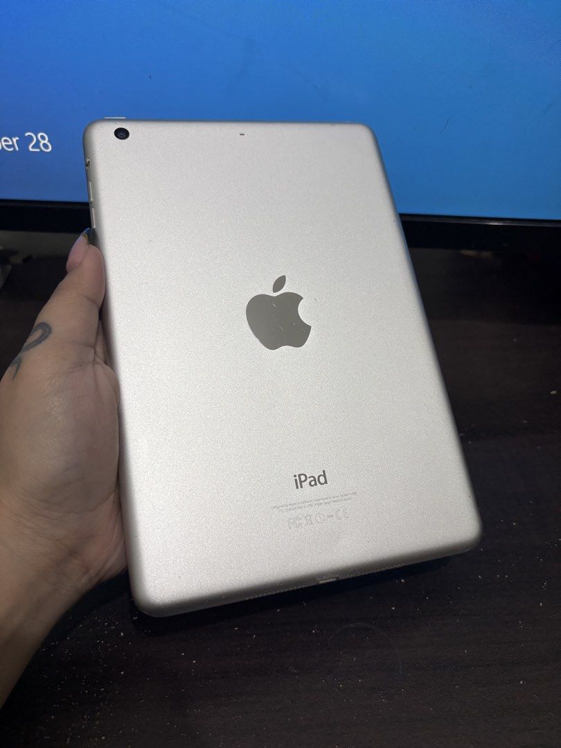 IPAD MINI 3 64GB (Category: iPad) located in Cainta. Submitted by iamairg (Listing ID 1470915112, Image 1). Description: - Brand/Model: Apple iPad Mini 3 - Storage Capacity: 64GB - Color: Silver - Condition: 7/10 preloved condition with light scratches on screen and body (see actual photos) - Features: Fully functional display and operating system, ideal for browsing, reading, and basic apps - Meet-up Location: Cainta, Rizal.