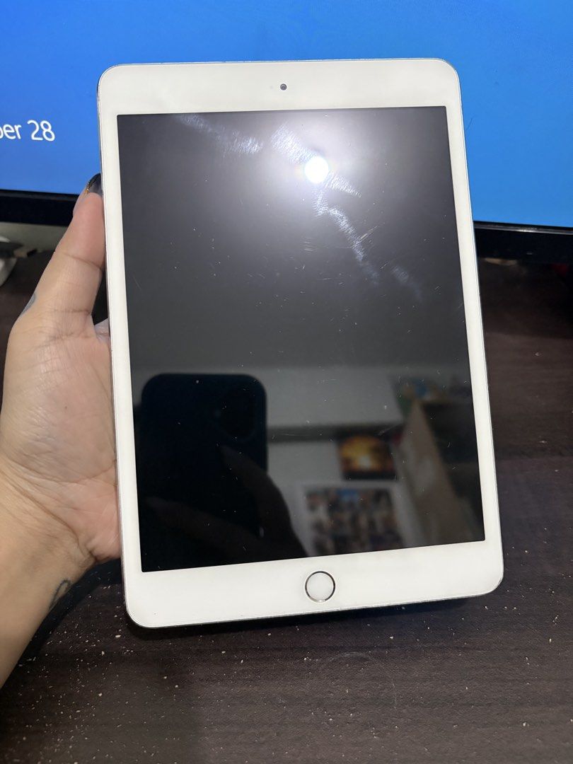 IPAD MINI 3 64GB (Category: iPad) located in Cainta. Submitted by iamairg (Listing ID 1470915112, Image 2). Description: - Brand/Model: Apple iPad Mini 3 - Storage Capacity: 64GB - Color: Silver - Condition: 7/10 preloved condition with light scratches on screen and body (see actual photos) - Features: Fully functional display and operating system, ideal for browsing, reading, and basic apps - Meet-up Location: Cainta, Rizal.