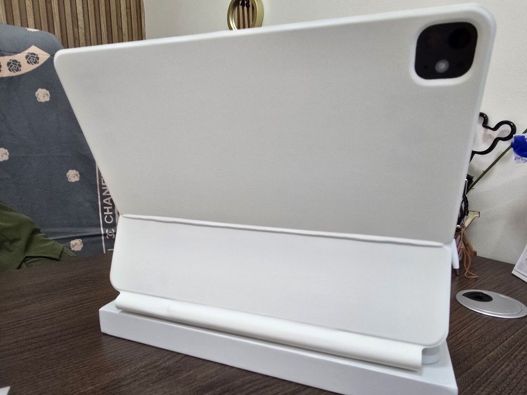 Ipad Pro 13 Magic Keyboard (White) (Category: Computer Keyboard) located in Quezon City. Submitted by olxph_917070756 (Listing ID 1470766179, Image 3). Description: No issues. Opened but never used. - Magic Keyboard case in clean white for iPad Pro - Features a built-in trackpad, backlit keys, and full QWERTY layout - Magnetic floating cantilever design for easy adjustment - USB-C pass-through charging port - Includes original box and manual.