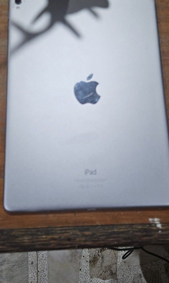 iPad Pro 1st Gen (Category: iPad) located in Taguig. Submitted by sozwail (Listing ID 1470832534, Image 1). Description: .