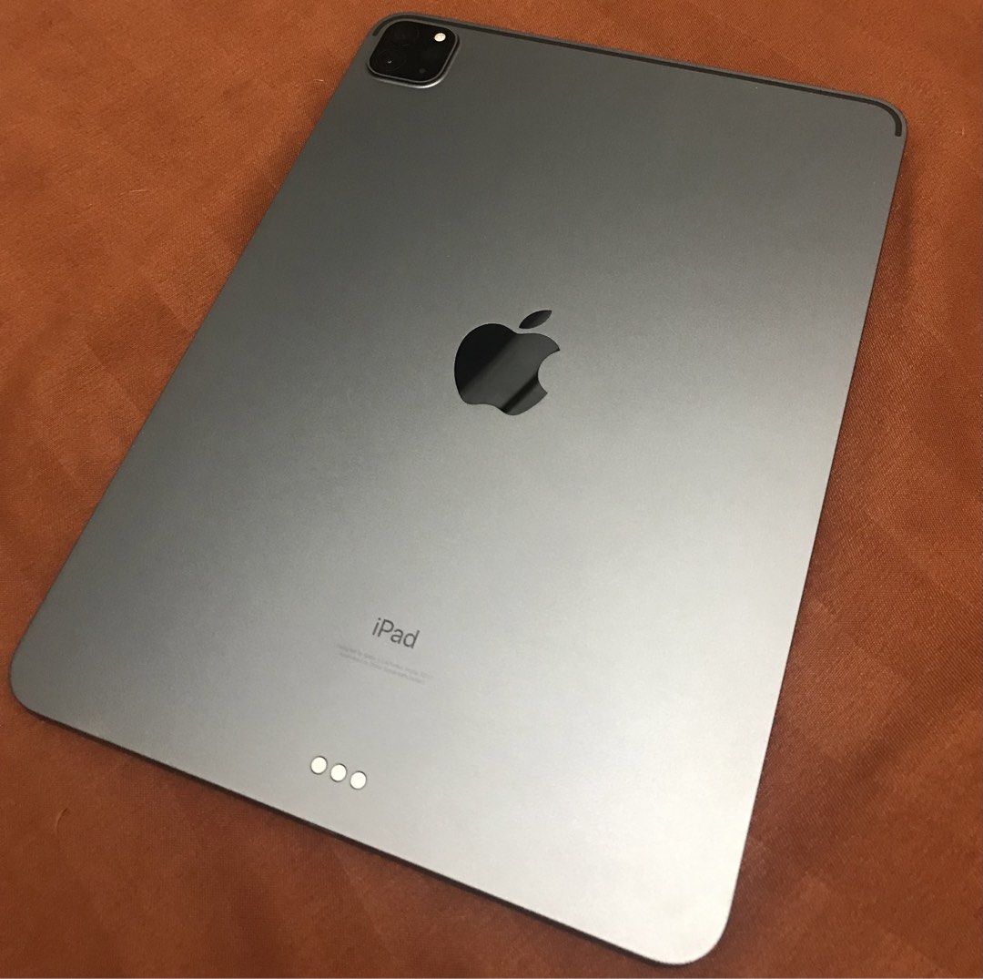 Ipad pro 3rd gen (2021) (Category: iPad) located in Marikina City. Submitted by shpwthayi (Listing ID 1470852216, Image 1). Description: UNIT ONLY Issue: may dents need palitan ng batt since mabilis na malowbat -very smooth since ios 26 (super smooth sa roblox and genshin) -128 GB -PASS SA BARAT NA BUY AND SELL DOON KA SA FAR AWAY.