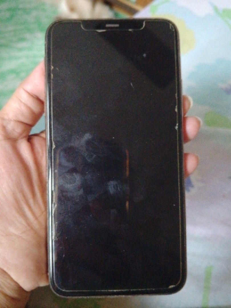 iPhone 11 Pro Max 64 gb (Category: iPhone 11 Series) located in Makati City. Submitted by basicsndeclutter (Listing ID 1470803412, Image 2). Description: - Model: iPhone 11 Pro Max (Smart locked) - No issues (except battery health, see notes below), lady owned, well taken cared of, in excellent working condition face ID, camera front and back. can be reset. - Color: Gold - Storage: 64GB - Condition: Pre-owned with normal signs of use - Battery He