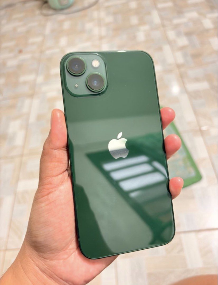 iPhone 13 (Category: iPhone 13 Series) located in Tarlac. Submitted by lunoxx04 (Listing ID 1470762729, Image 2). Description: Complete with box FOR PICK UP LANG PO Box, ugreen charger, 6 phone case.