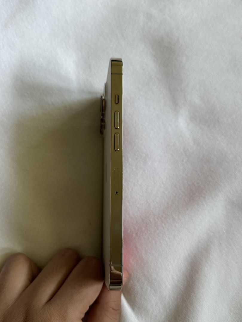 iPhone 13 Pro 256gb (Category: iPhone 13 Series) located in Manila. Submitted by jmh______ (Listing ID 1470772311, Image 3). Description: Selling my boyfriend’s iPhone 13 Pro • 256gb • 72% Battery Health • No SIM Restrictions • No history of repair • Philippine Purchased • No issue aside from scratches • Phone • Case RFS: Will upgrade.