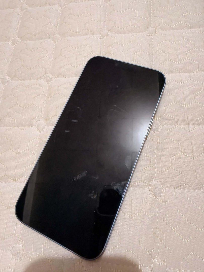 iPhone 14 plus (Category: iPhone 14 Series) located in Ternate. Submitted by cessmojica (Listing ID 1470750950, Image 2). Description: 📱 For Sale: iPhone 14 Plus 128 GB (Purchased 2023) ✅ Complete with Original Box 🔋 Battery Health: 81% — still reliable for everyday use ⚡ Performance: Smooth and flawless, no system issues 📶 Open Line: Ready for any network 📸 Camera: Works perfectly, no problems ✨ Condition: Minor cosmetic flaw — a very small,