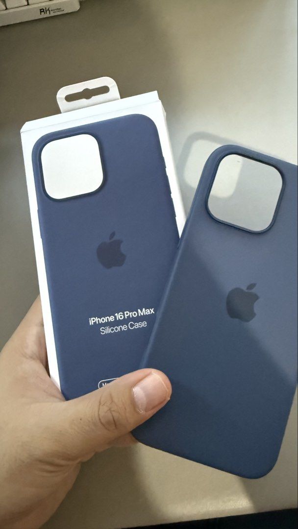 iPhone 16 Pro Max Silicone Case – Blue 💙 (Category: Cases & Sleeves) located in Rosales. Submitted by excho (Listing ID 1470864302, Image 1). Description: iPhone 16 Pro Max Silicone Case – Blue 💙 Selling my iPhone 16 Pro Max silicone case! ✨ Premium-looking matte finish 💙 Navy blue color 📱 Soft silicone material 🛡️ Protects the back and sides of your phone 📦 With box RFS: Di nagagamit 💰 Price: ₱500 📍 Meetup / shipping available Location: 
