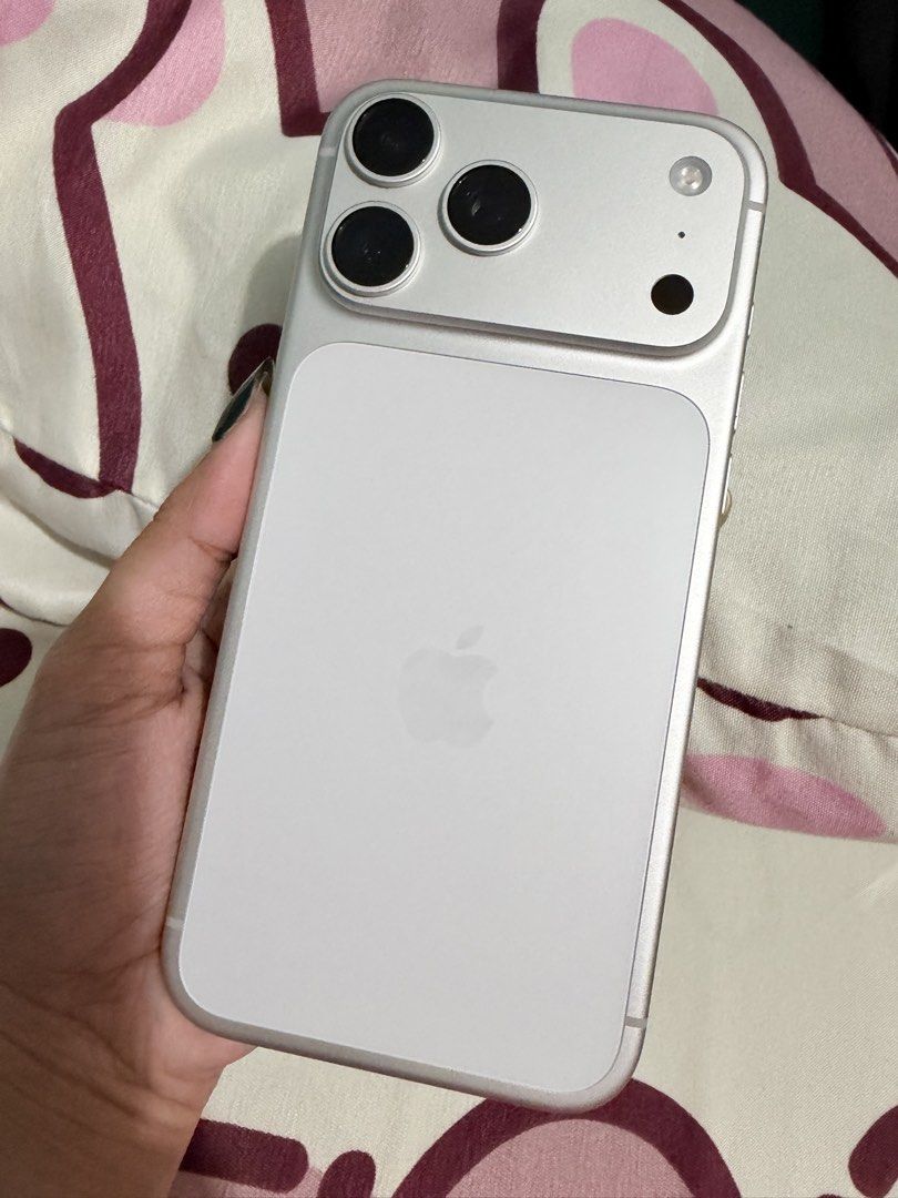 iPhone 17 Pro Max 256gb Silver (Category: iPhone 17 Series) located in Manila. Submitted by bernaqtt (Listing ID 1470902711, Image 3). Description: iPhone 17 Pro Max 256gb Silver No issues, no dents, and scratches 91% Battery Health, 513 Cycle Count Openline - any sim and esim will do Tempered Glass installed No history of repairs Complete Inclusions (box and cable) Message me if interested, thank you!.
