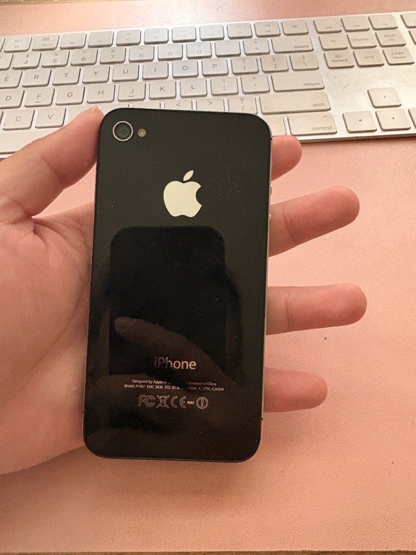 iphone 4s as a digicam, ereader, and music player (Category: Others) located in Taguig. Submitted by anrzz118 (Listing ID 1470787804, Image 2). Description: selling my iphone 4s for 1000! can be used as a digicam, digital audio player, or ereader! kaya lagyan ng music through 3utools, and 3utools din gagamitin to extract the photos sa phone. phone is working fine, matagal malowbat kahit mag music. what to expect: since this is an old iphone, di k