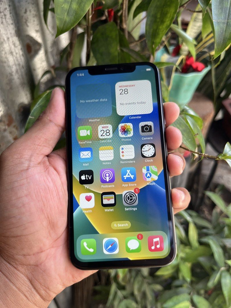 iPhone X 64gb (Category: Early Generation Mobile Phones) located in Caloocan City. Submitted by djaye.gadgets (Listing ID 1470791552, Image 1). Description: [Bypass Wifi] - Unable to read simcard Can login iCloud & Appleid. Once purchased, factory reset is restricted. Good for photography, gaming or backup phone FacelD Working True Tone not Working J/A Variant iOS 16.7.16 Battery Health 81% Physical Appearance 9.6/10 Check upon meetup 2,998 Fixed