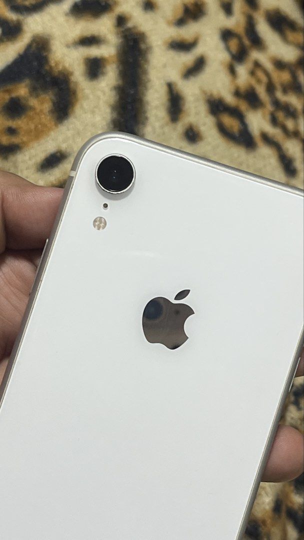 IPHONE XR WHITE (Category: iPhone X Series) located in Las Pinas. Submitted by strwbrrymlk1111 (Listing ID 1470753960, Image 2). Description: RFS: Excess unit/no longer needed, rarely used since i have other devices ISSUE: replaced LCD and battery (94% batt health) no refunds/no return/no cod meet up: Alabang/LasPiñas open for lalamove din naman.
