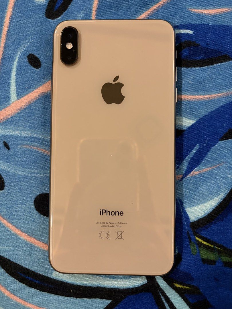 Iphone Xs Max (Category: iPhone X Series) located in Badoc. Submitted by kallista.cia (Listing ID 1470749515, Image 3). Description: true tone working makinis with cases, extra tempered and charger factory unlocked all buttons working issue: face id.