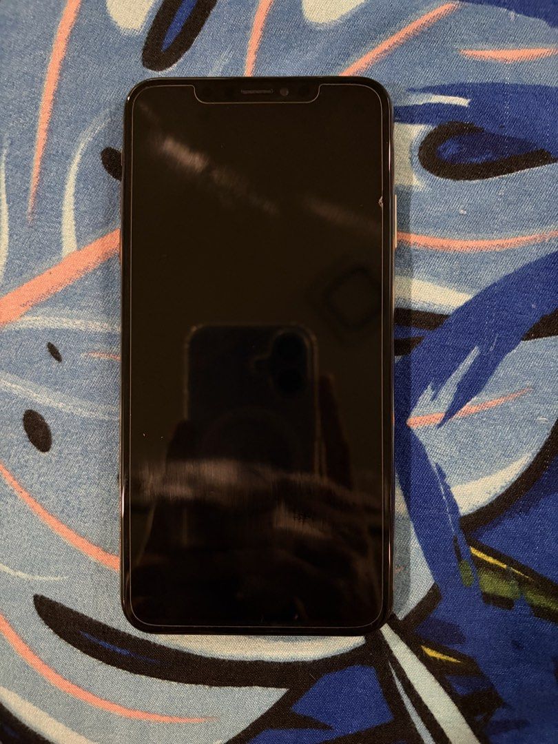 Iphone Xs Max (Category: iPhone X Series) located in Badoc. Submitted by kallista.cia (Listing ID 1470749515, Image 1). Description: true tone working makinis with cases, extra tempered and charger factory unlocked all buttons working issue: face id.