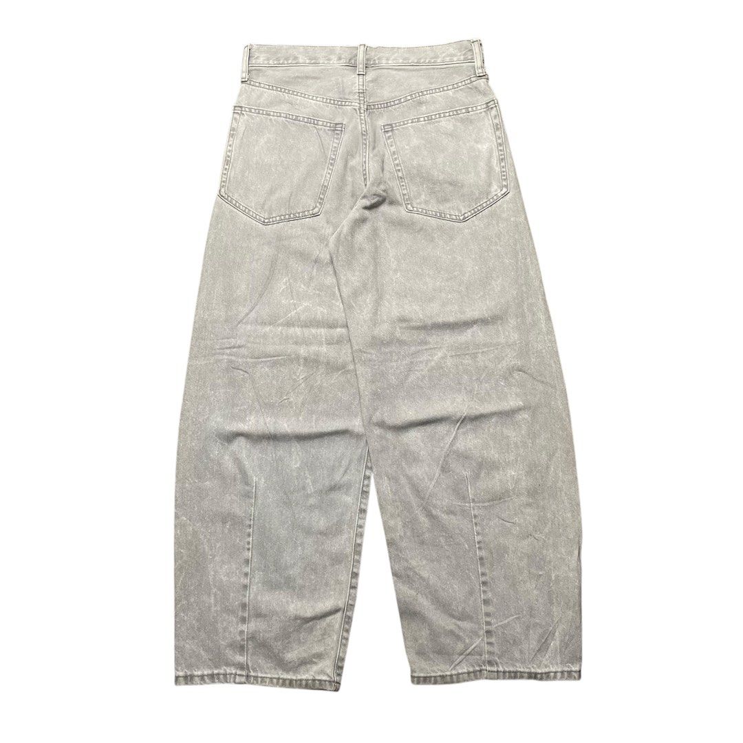 Item/Brand:GU barrel pants light gray washed (Category: Jeans) located in Iloilo. Submitted by nextwearco_ilo (Listing ID 1470889864, Image 3). Description: 👖 ITEM DETAILS Item/Brand:GU barrel pants light gray washed Condition:Like new Dimension/Measurements: 30-31 W x 38 L , 9.5 Leg opening Issues: None ₱ 899.