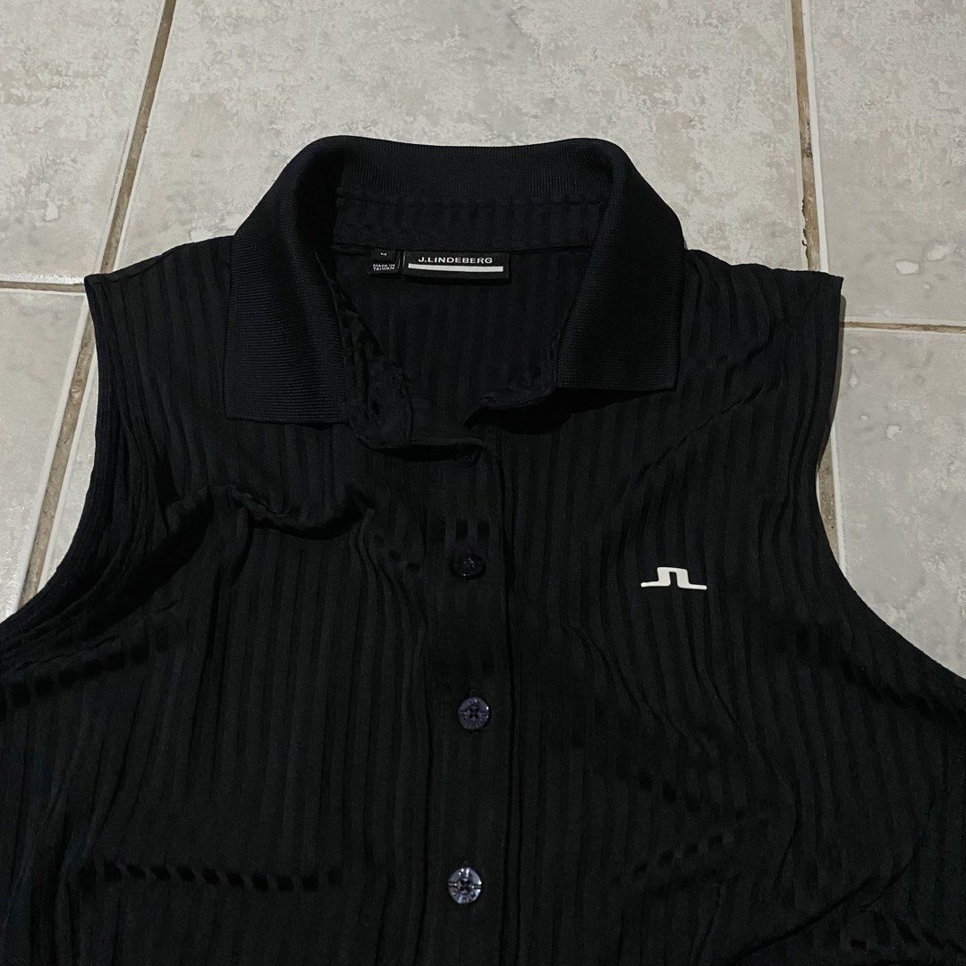 J LINDENBERG TESS SLEEVELESS GOLF POLO (Category: Luxury Apparel) located in Bacolod City. Submitted by thriftedfits. (Listing ID 1470907675, Image 2). Description: 𝗝 𝗟𝗜𝗡𝗗𝗘𝗡𝗕𝗘𝗥𝗚 𝗧𝗘𝗦𝗦 𝗦𝗟𝗘𝗘𝗩𝗘𝗟𝗘𝗦𝗦 𝗚𝗢𝗟𝗙 𝗣𝗢𝗟𝗢 ♻️ Size: M on tag | best fit S to M Measurements: 17” width / 25” length Condition: Like New (10/10 Color rate) Flaws: None Price: ₱750 + shipping fee 🏷️ Mode of Payment: GCash / Bank Courier: J&T Express (nation