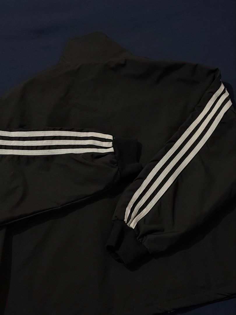 Jacket (Category: Coats, Jackets and Outerwear) located in Tawau. Submitted by sesyez (Listing ID 1470763824, Image 3). Description: Size S - L can wear Crop Top/Boxy style.