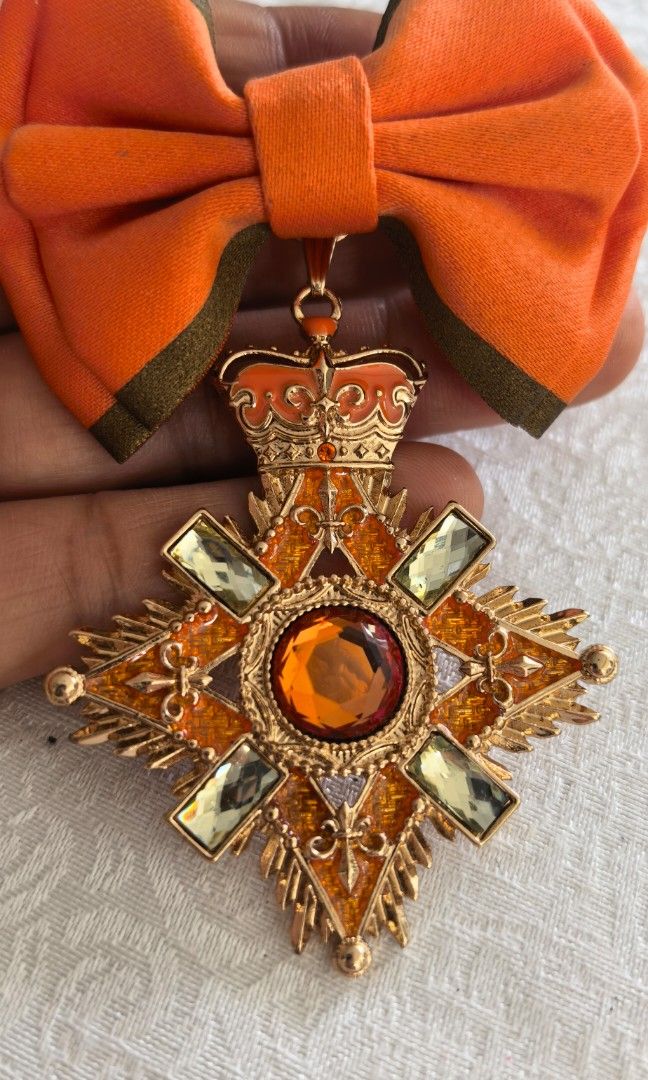 Japan orange brooch bow (Category: Brooches) located in Tuguegarao City. Submitted by zenphoenix-7ad615 (Listing ID 1470780327, Image 3). Description: Japan bow brooch orange color.