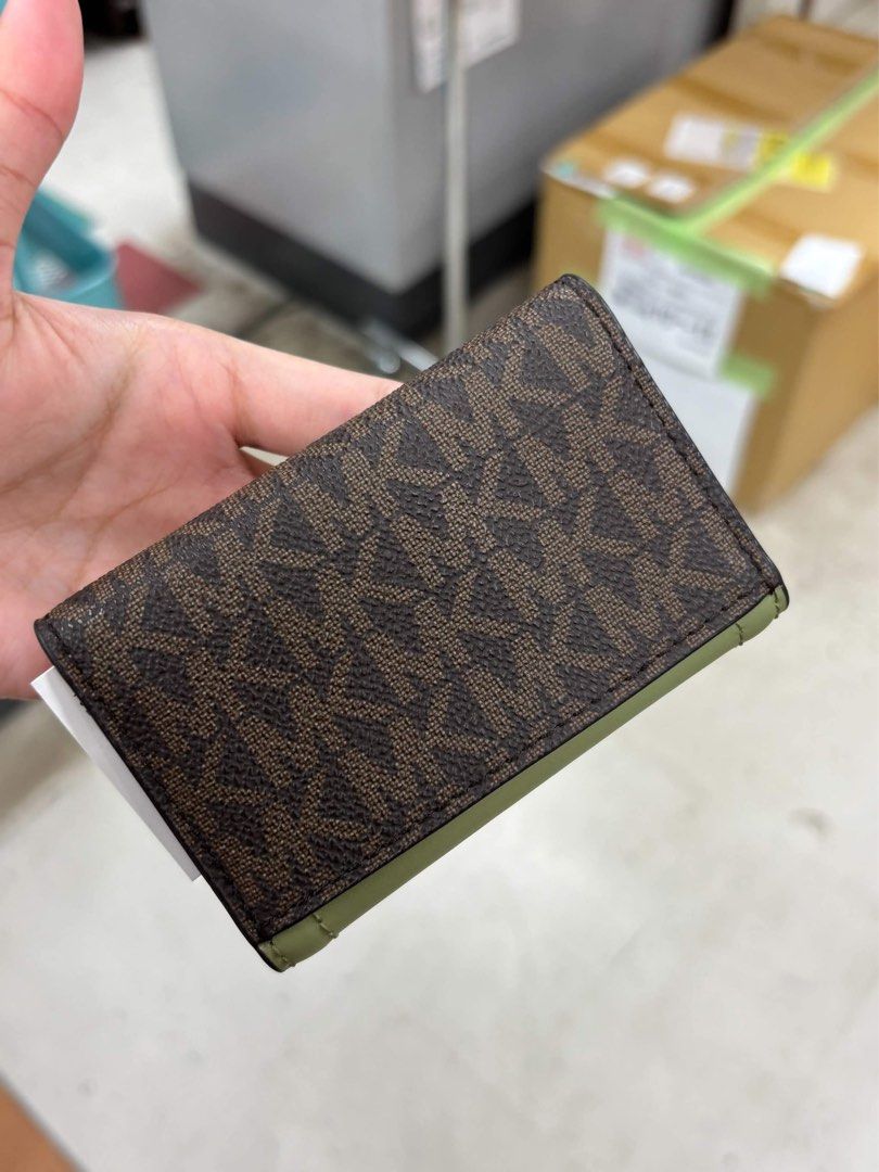 JAPAN THRIFT | Michael Kors Key Holder (Category: Wallets & Card holders) located in Quezon City. Submitted by alyssakrstnbtsta (Listing ID 1470806167, Image 2). Description: 🇯🇵✨ 𝑱𝑨𝑷𝑨𝑵𝑬𝑺𝑬 𝑻𝑯𝑹𝑰𝑭𝑻 𝑭𝑰𝑵𝑫𝑺 ✨🇯🇵 🤎 𝐌𝐈𝐂𝐇𝐀𝐄𝐋 𝐊𝐎𝐑𝐒 𝐊𝐄𝐘 𝐇𝐎𝐋𝐃𝐄𝐑 🤎 A little touch of luxury without breaking the bank! 👜✨ 💸 ₱750 ONLY! 😍 ✔️ No issues 📦 On hand & ready to ship! 📍 South Caloocan | QC #JapaneseThrift #JapanPasabuy #Pasa