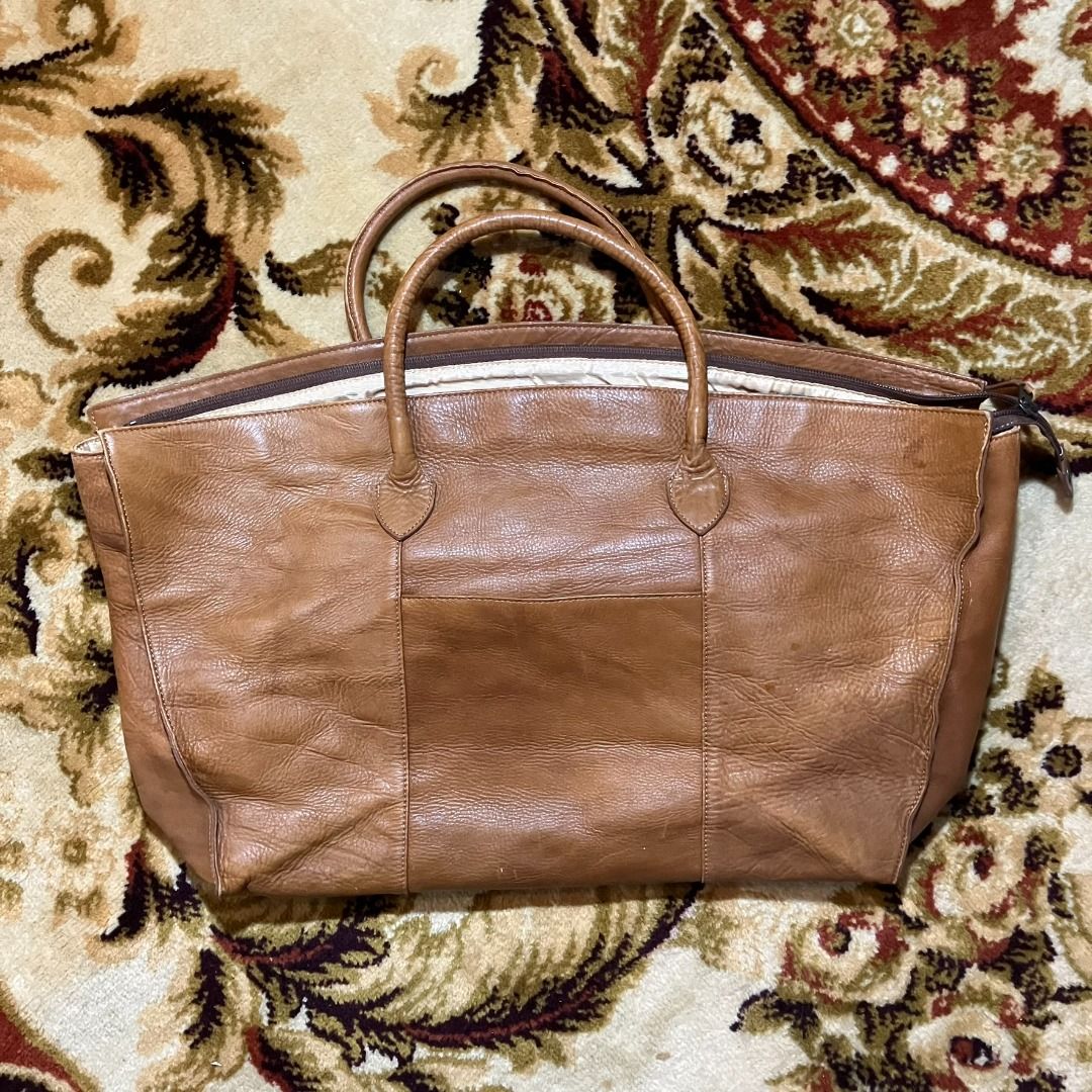 Japanese Artisan Full-Grain Leather Oversized Weekender Bag (Category: Briefcases) located in Manila. Submitted by nellyfrustrado (Listing ID 1470785010, Image 2). Description: Brand: Unmarked / Artisan Crafted Material: Full-Grain Leather. The extreme close-up reveals deep natural fat wrinkles, prominent uncorrected hide texturing, and solid leather cross-sections at the seams, confirming it is a premium full-grain leather rather than a sanded o