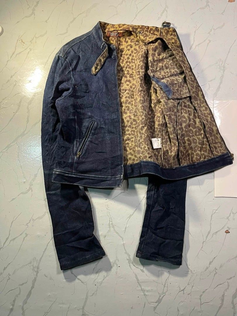 Japanese brand Snipsnap Crop jacket (Category: Coats, Jackets and Outerwear) located in Zamboanga. Submitted by abubazir7 (Listing ID 1470898848, Image 3). Description: dark blue denim zip-up jacket featuring a distinct leopard-print inner lining and collar details, reminiscent of Y2K-era or vintage Japanese SnipSnap dimensions Length 20 Width 17 Sleeve ,26 800 add sf.
