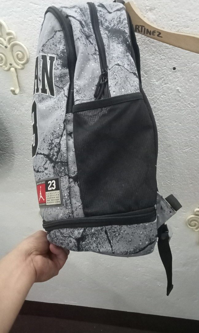 Jordan (Category: Backpacks) located in Naga. Submitted by aboy1234245 (Listing ID 1470761240, Image 3). Description: Jordan Asnew.