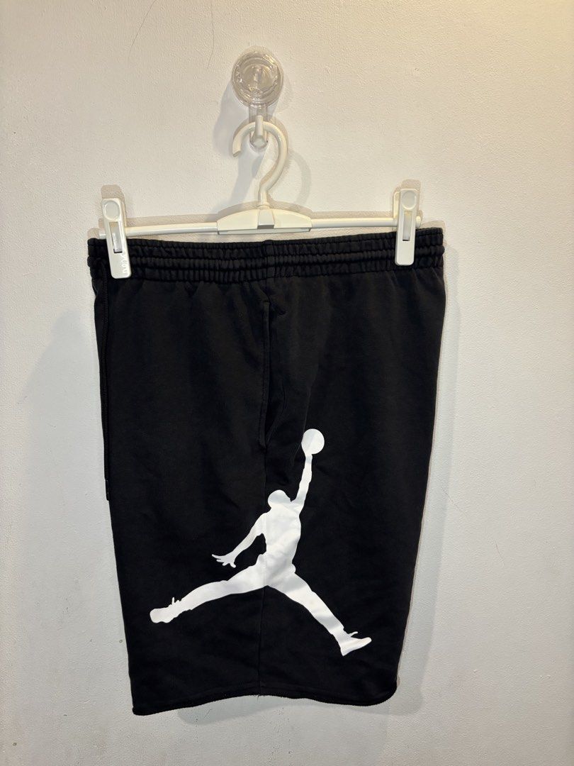 JORDAN BIGLOGO SHORT (Category: Shorts) located in Makati City. Submitted by sweetfitforyouph1200 (Listing ID 1470858300, Image 1). Description: Air jordan short Size large Like new Noissue.