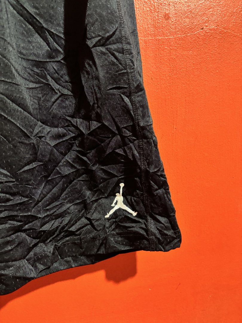 Jordan Black Mesh Basketball Shorts (Category: Shorts) located in Naga. Submitted by ajrc.shop (Listing ID 1470846836, Image 3). Description: Jordan mesh short ✅Size: L youth size ✅Width: 28-36 ✅Length: 20 ✅Color Rate: 9/10 ✅Issue: Cut washtag ✅Need Wash ✅Location: Bicol Naga City, Camarines Sur ✅Courier: J&T Express/Flash Express ✅MOP: Gcash only.